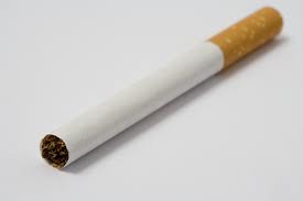 Fumar afecta el sabor que percibimos de los alimentos cigarros