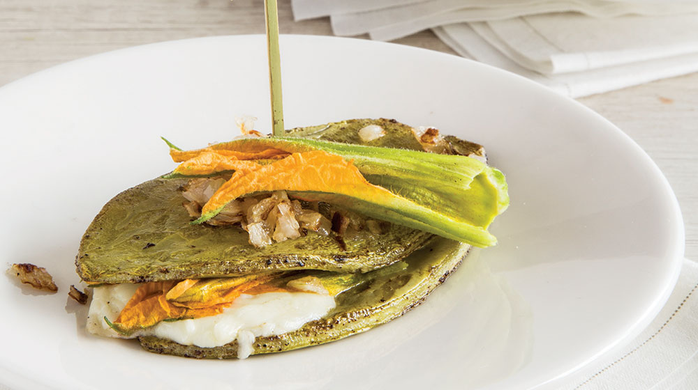 nopales-rellenos-con-flor-de-calabaza-y-queso