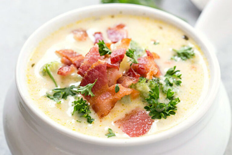Crema de brócoli, chía y tocino para Navidad