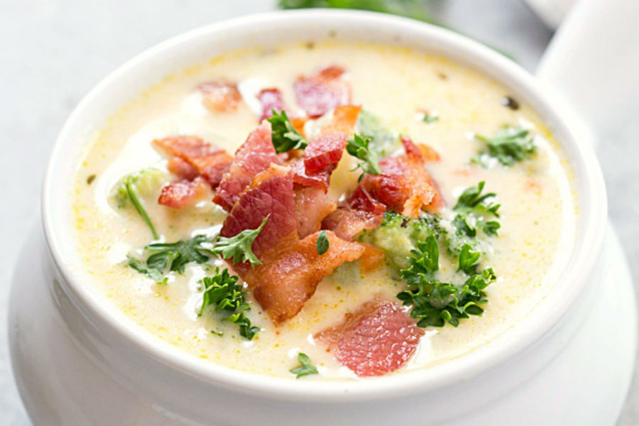 Crema de brócoli, chía y tocino para Navidad Creamy-Broccoli-Potato-Cheese-Soup-6-6