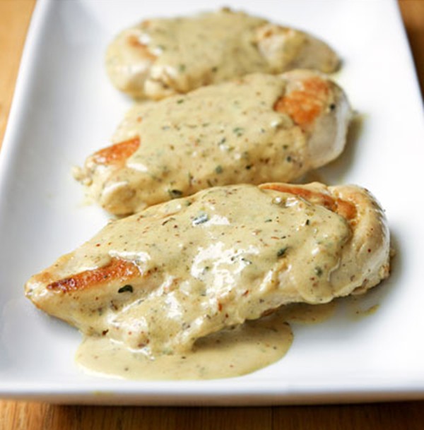 Pollo a la mostaza y vino blanco