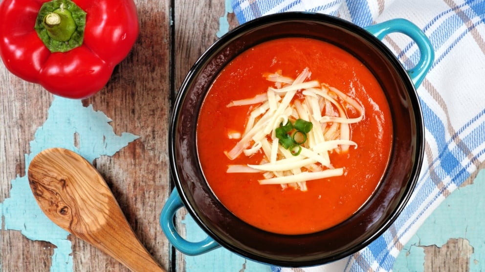 Prepara una deliciosa crema de pimiento para Navidad receta-de-sopa-cremosa-de-pimientos-rojos-coliflor-y-queso-de-cabra-1