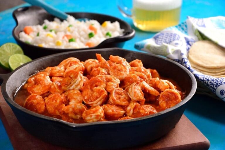 Prepara camarones enchipotlados estilo Veracruz