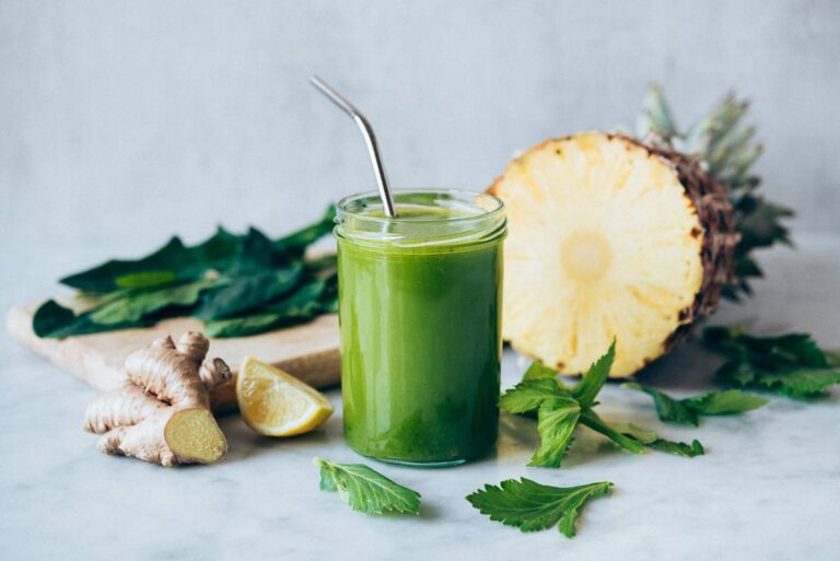 Aumenta tu consumo de verduras con un jugo verde