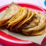 Qué son los tacos sudados y cómo prepararlos Mexican food: authentic and tasty basket tacos "canasta" on colorful background