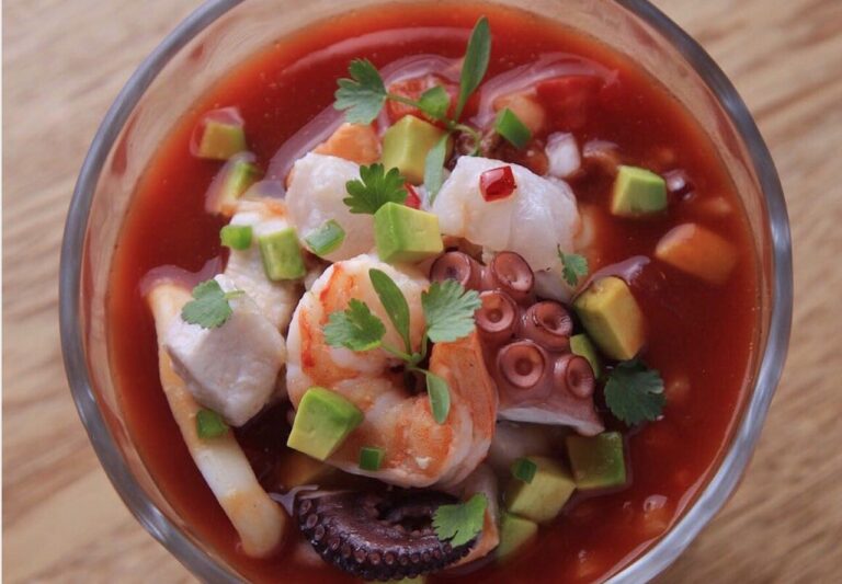 Coctel vuelve a la vida: El mejor platillo veracruzano para aliviar la resaca