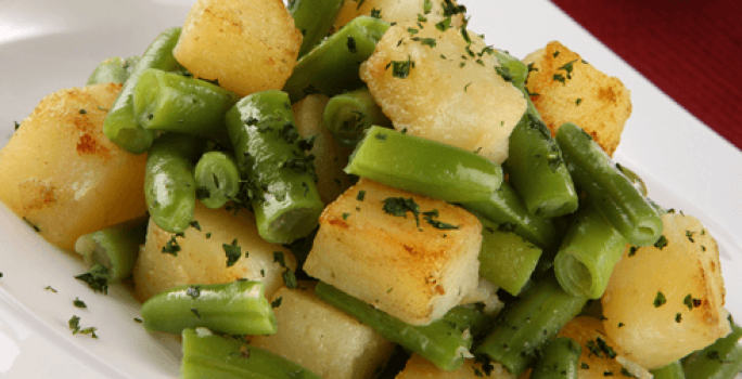 Prepara una rica ensalada de ejotes y papas para la cena