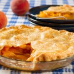 Sorprende a tu pareja este 14 de Febrero con una tarta de durazno y cacahuate receta-tarta-de-durazno-portada