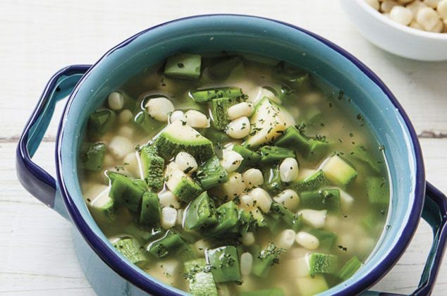 Prepara un caldo de ejote con elote riquísimo