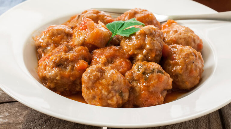 Prepara unas deliciosas albóndigas con chipotle para tu familia