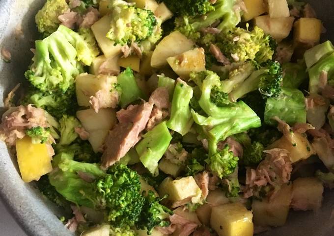 Cena ligero: Ensalada de atún con brócoli y manzana